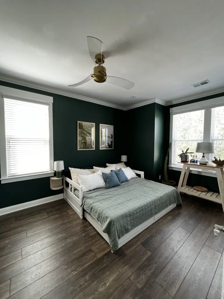 behr dark evergreen bedroom